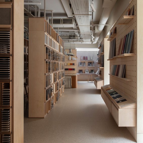 Szczepaniak Teh Solus Showroom Library 5