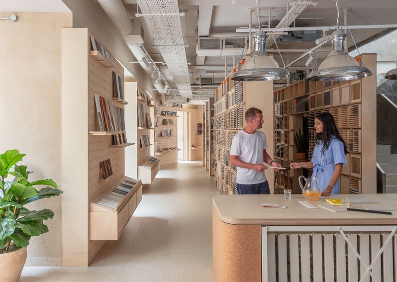 Szczepaniak Teh Solus Showroom Library 3